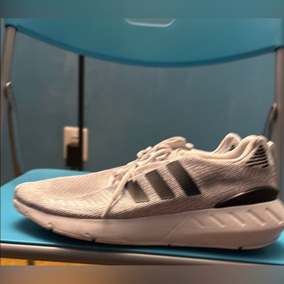 Adidas Swift Run Women’s sneakes - Picture 1 of 1